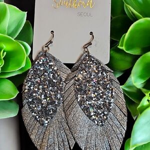 Southern Seoul Sparkling Silver Teardrop Earrings with Glittery Accents NWT
